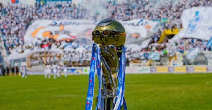 El fútbol de primera división vuelve a El Salvador después de la tragedia