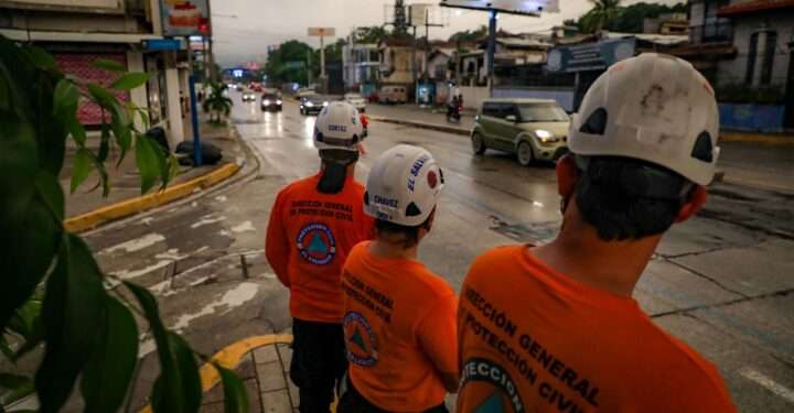 Fuertes lluvias azotan Oriente y centro de El Salvador