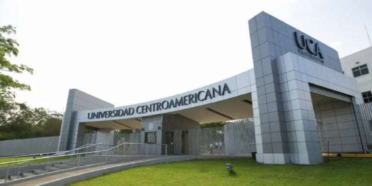 Dictadura de Nicaragua confisca UCA y acusa a jesuitas de terroristas