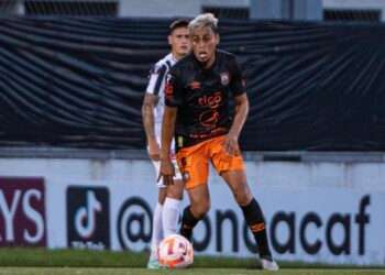 Águila de El Salvador vence al Diriangén de Nicaragua con gol en el descuento