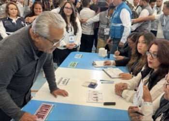 Abren los centros de votación en Guatemala
