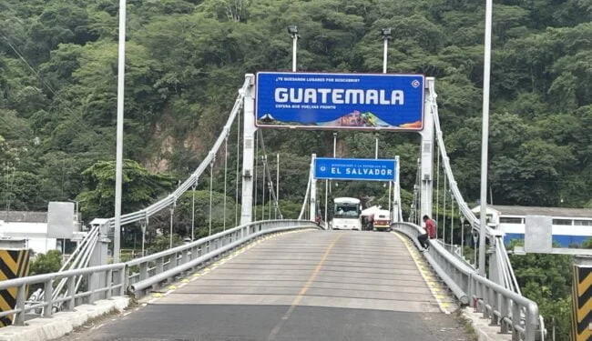Las Chinamas, puesto fronterizo entre Guatemala y El Salvador.