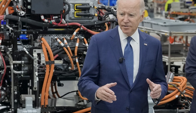 Biden ordena limitar inversiones tecnológicas de EEUU en China