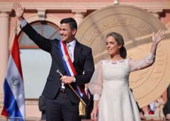 Peña asume presidencia de Paraguay y promete trabajar por el bienestar de sus compatriotas