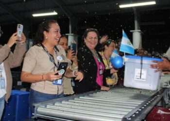 TSE de Guatemala concluye con reparto de paquetes electorales en centros de votación