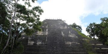 Una fuerte sequía y luchas de poder habrían causado el colapso maya, según estudios