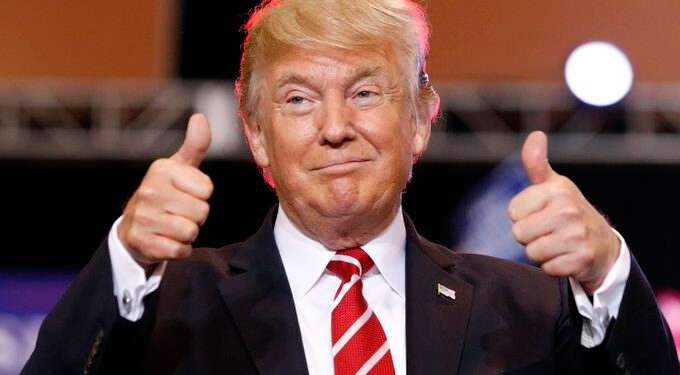 Expresidente Trump queda libre y volverá a audiencia el 28 de agosto