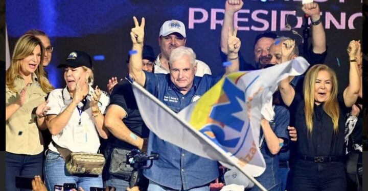 Tres encuestas dan como favorito a Martinelli en Panamá pese a escándalos de corrupción