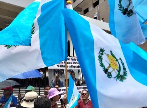 Guatemaltecos piden a gritos la renuncia de fiscales “corruptos”