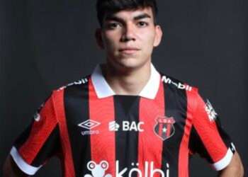 Salvadoreño ya tiene luz verde para debutar con el Alajuelense de Costa Rica