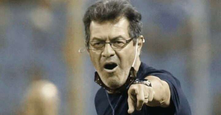 Corren al entrenador Hugo Pérez de la selección salvadoreña