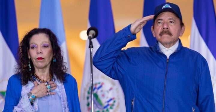 Dictadura de Nicaragua nombra a mujeres como jefas policiales y las manda a capturar del pelo a “terroristas”
