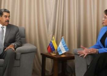 Presidenta hondureña se reúne con dictador de Venezuela para trazar “el camino”