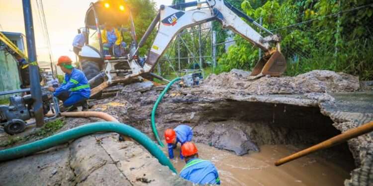 Enorme fuga deja sin agua potable a gran parte del área metropolitana de San Salvador