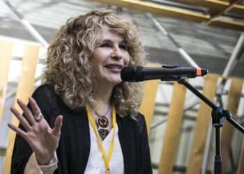 Escritora nicaragüense dice que Ortega “está envenenado de rabia”