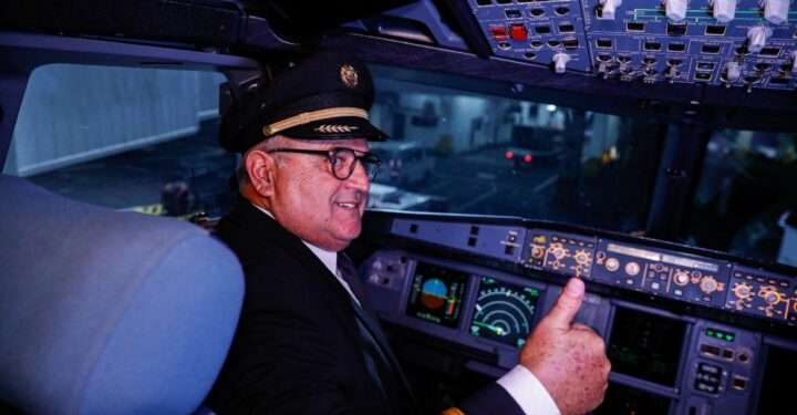 Se retira la leyenda salvadoreña del aire, el piloto Carlos Dárdano