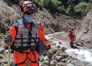 Continúa la búsqueda de víctimas en zona de la tragedia en Ciudad de Guatemala