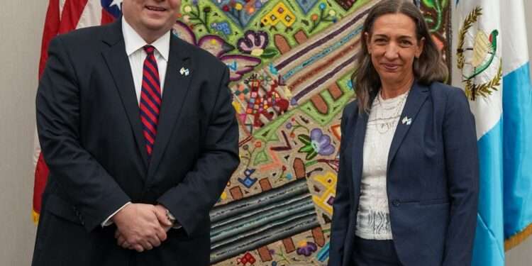 EEUU busca a las familias de más de 400 niños centroamericanos