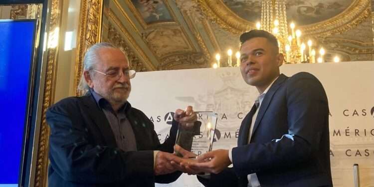 Joven poeta nicaragüense recibe galardón Hiperión en España por “Inmigrantes de segunda”