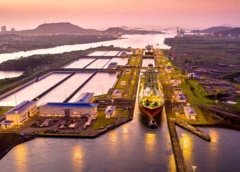 Los ingresos del Canal de Panamá caerán $200 millones en 2024 por la sequía