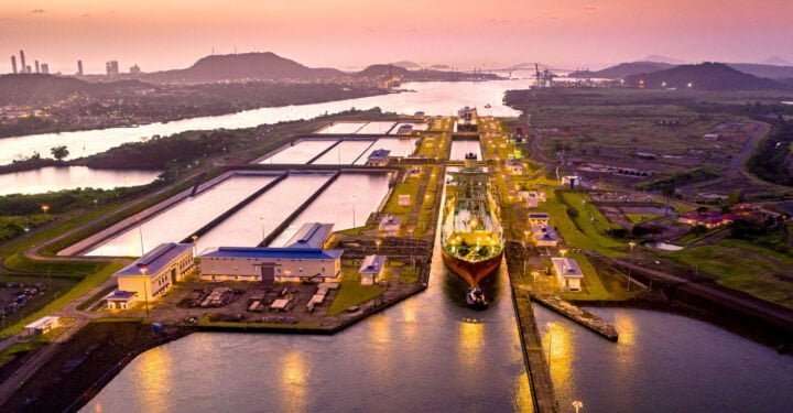 Los ingresos del Canal de Panamá caerán $200 millones en 2024 por la sequía