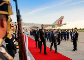 Llega a El Salvador el emir de Catar