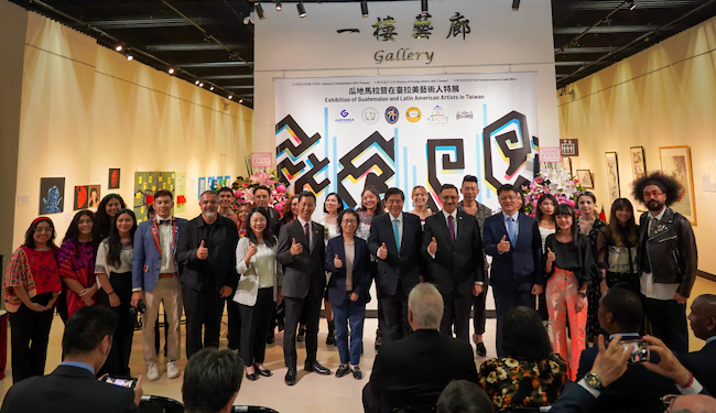 Artistas guatemaltecos y beliceños exhiben su arte en Taiwán