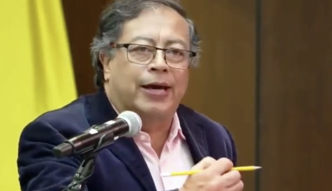 Petro dice que EEUU le pide construir “una especie de muro” en el Darién