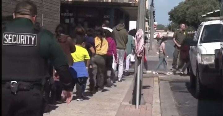 Presidenta hondureña visitará albergues de migrantes en Texas, EEUU