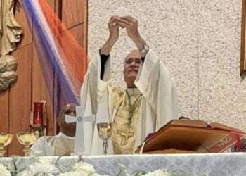 Obispo nicaragüense exiliado pide en Florida por el sufrido pueblo cubano