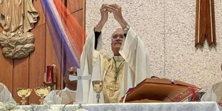 Obispo nicaragüense exiliado pide en Florida por el sufrido pueblo cubano