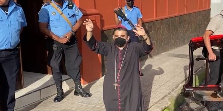 Conjura política contra obispo Álvarez incluye a 18 sacerdotes de Nicaragua