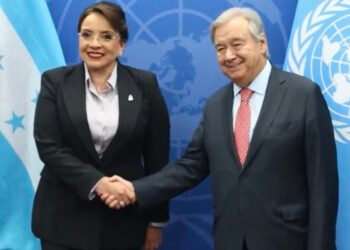 Presidenta de Honduras firma convenio para la CICIH y lo entrega al secretario general de la ONU