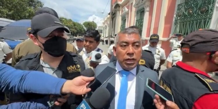 Fiscal Curruchiche dice que “defiende la democracia” con allanamientos al TSE y se victimiza por críticas