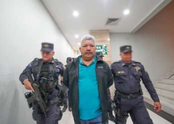 Fiscalía salvadoreña captura a expresidente de banco estatal por corrupción