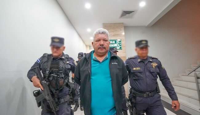 Fiscalía salvadoreña captura a expresidente de banco estatal por corrupción