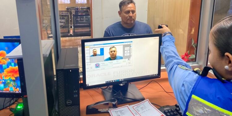 Honduras vuelve a emitir licencias de conducir físicas desde este viernes