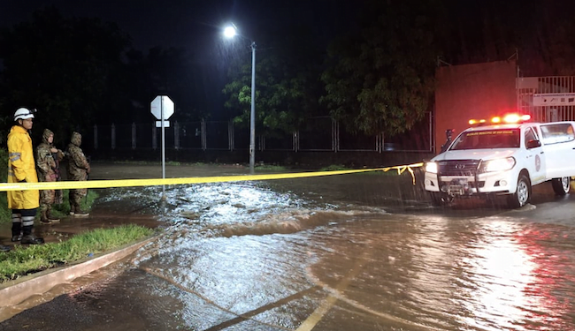 Gobierno salvadoreño suspende clases en zonas afectadas por lluvias