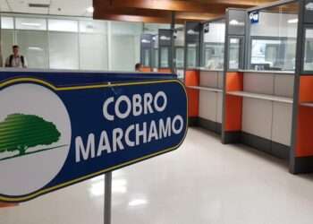 Gobierno de Chaves celebra rebaja de impuestos de vehículos que había prometido vetar en Costa Rica