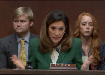 Congresista EEUU dice relación de América Latina con China es “pan para hoy y hambre para mañana”