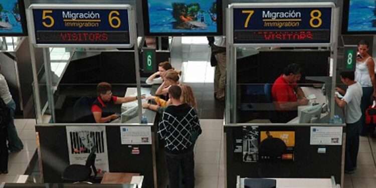 Costa Rica impone visa restringida a otros 6 países