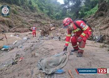 Río arrasa parte de comunidad en la Ciudad de Guatemala: al menos 3 muertos y 15 desaparecidos
