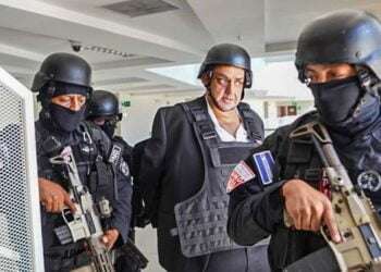 Diputado opositor salvadoreño seguirá detenido por acusación de lavado de dinero