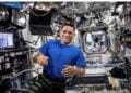 Astronauta de origen salvadoreño rompe récord de permanencia en el espacio