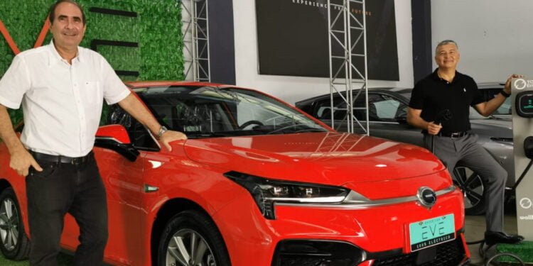 En octubre comenzarán a operar taxis eléctricos en el aeropuerto de Costa Rica