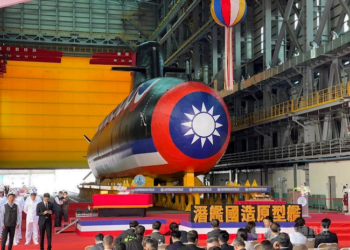 Taiwán lanza su primer submarino de fabricación nacional en medio de las tensiones con China