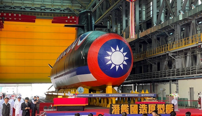 Taiwán lanza su primer submarino de fabricación nacional en medio de las tensiones con China