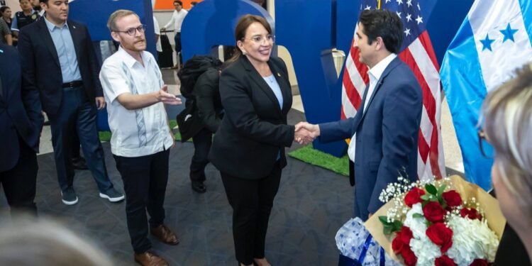 Presidenta Xiomara Castro comienza visita a Texas para abordar tema migratorio