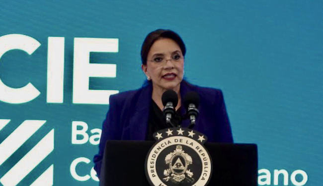 Presidenta de Honduras insiste en “modelo alternativo” para salir adelante