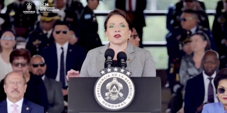 Presidenta de Honduras anuncia la construcción de un tren interoceánico